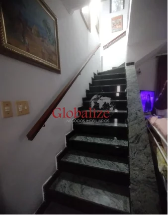 Imagem Belíssimo sobrado em Santos no bairro do Embaré com 4 dormitórios, duas suítes, duas vagas e quintal com churrasqueira à venda por R$ 1.490.000,00