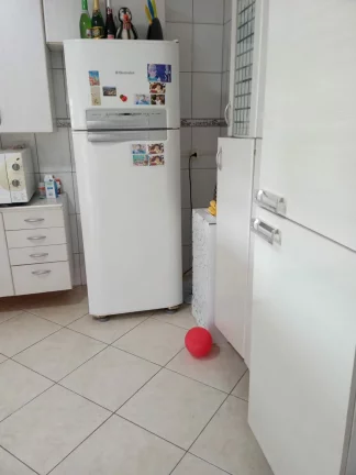 Imagem CASA TÉRREA, COM TRÊS DORMITÓRIOS SENDO UM COM SUITE MASTER E DUAS VAGAS COBERTA DE GARAGEM COBERTA.