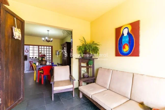 Imagem Esta incrível casa para comprar oferece 4 quartos impecáveis, proporcionando amplo espaço para fa...