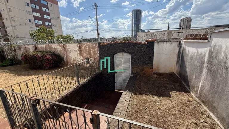 Imagem EXCELENTE IMÓVEL COMERCIAL/RESIDENCIAL DISPONIVEL Á VENDA NA VILA INDUSTRIAL EM LOCALIZAÇÃO PRIVILEGIADA DO BAIRRO COM 04 LOTES NO TOTAL.