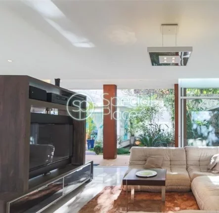 Imagem Uma lindíssima e confortável casa de condomínio que lhe oferece, segurança, privacidade, lazer, ...