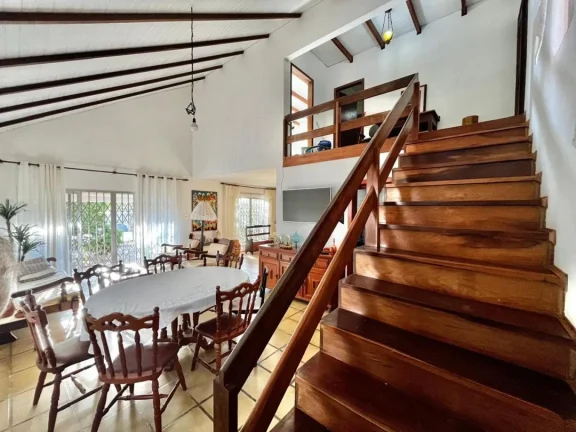 Imagem Casa mobiliada com 3 dormitórios sendo uma suíte para temporada no Centro Penha