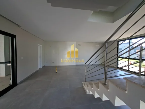 Imagem Apresentamos este sobrado recém-construído no Residencial Alto Boulevard, com arquitetura contempo...