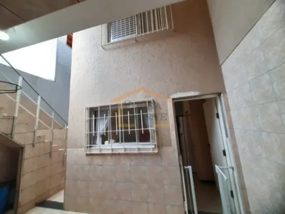 Imagem Sobrado com com 141 m² de área construída em terreno de 5x25. Dispõe de 3 dormitórios, sendo 1 ...