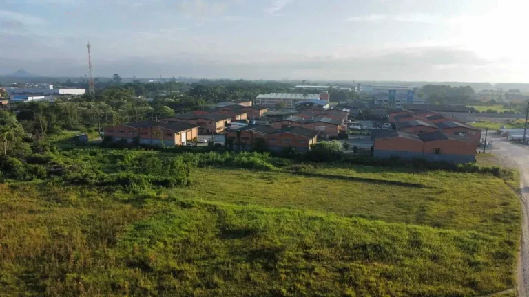 Imagem Terreno em área industrial com 2.200m² no bairro Porto Grande, em Araquari/SC.