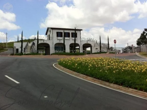 Terreno de 973m² à venda em condomínio de luxo em Vinhedo-SP, no Condomínio Campo de Toscana