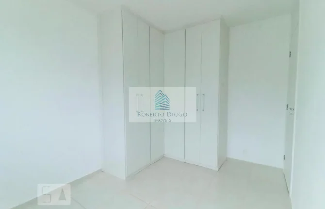 Imagem Apartamento à venda no Rio de Janeiro-RJ, bairro Camorim: 2 quartos, 1 sala, 1 banheiro, 1 vaga de garagem, 45m² de área.
