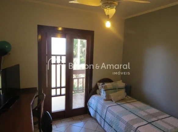 Imagem Linda residência em condomínio fechado de alto padrão, com ambientes amplos e aconchegantes. O im...