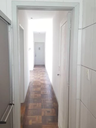 Imagem Apartamento reformado e ensolarado na Cidade Baixa — a um passo da Redenção!