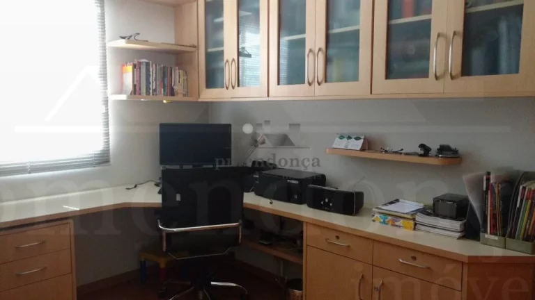 Imagem Apartamento em excelente estado de conservação. Amplo living para 2 ambientes, lavabo, 3 dormitór...