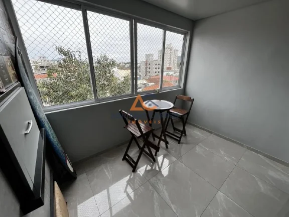 Imagem Adriano Carpes Imóveis vende apartamento semimobiliado com 2 dormitórios sendo 1 suíte e sacada com churrasqueira na praia de Gravatá na cidade de Navegantes