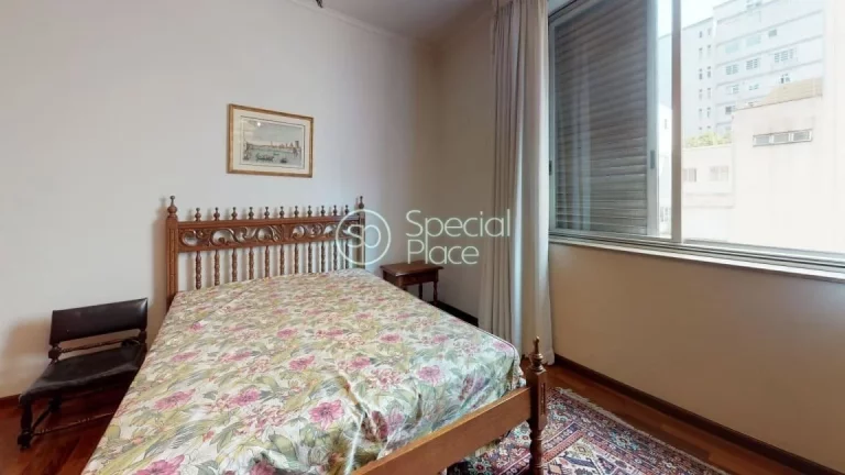 Imagem Apartamento super espaçoso com 325m2 de área privativa, 3 dormitórios ( 1 suíte) e 2 vagas na ga...