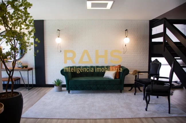 Linda residência em localização priveligiada no bairro América, pronta para ser sua! Casa de 439...