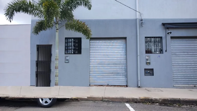 Área Comercial em lugar privilegiado para comércios em geral principalmente noturno por esta área...