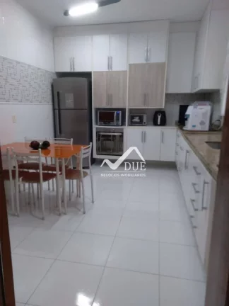 Imagem Sobrado com 3 dormitórios com piscina à venda, 274 m² por R$ 1.600.000 - Embaré - Santos/SP