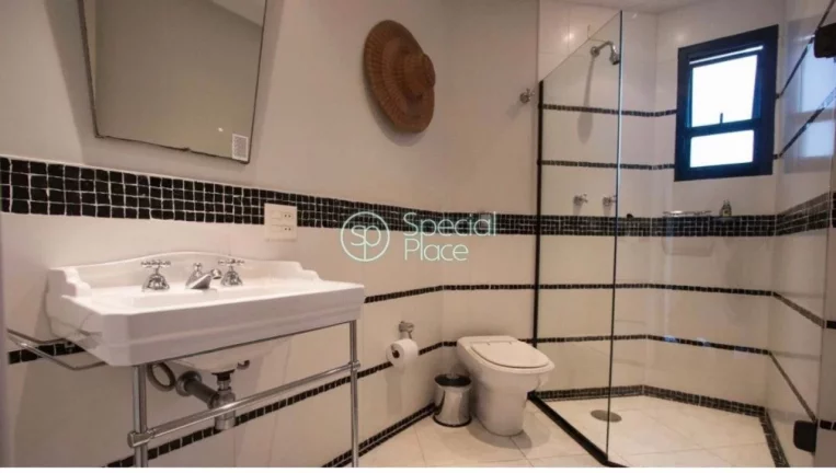 Imagem Ótima oportunidade no Real Parque. Apartamento original com 256m2 de área privativa, 4 dormitório...