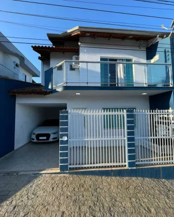 Imagem Sobrado com 3 dormitórios sendo 1 suíte e 1 vaga de garagem em Balneário Camboriú/SC