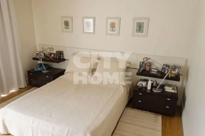 Imagem Cobertura espetacular em Moema Pássaros, fora de rota, em rua tranquila, arborizada, próximo a tod...