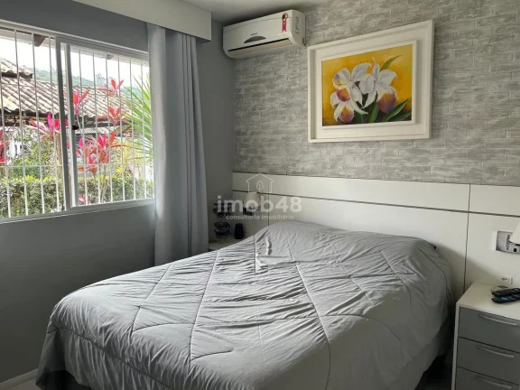 Imagem Casa em Forquilhinhas - 2 Dormitórios, 72m² por R$350.000