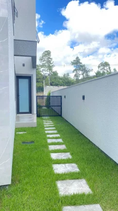 Imagem Casa nova no Condomínio Caledônia com 4 suítes e 4 vagas de garagem em Camboriú SC