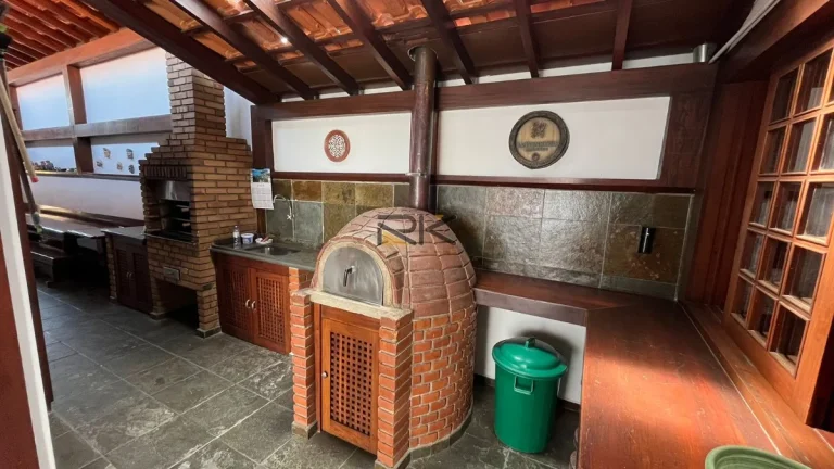Imagem Casa com ampla sala 2 ambientes,3 dormitórios sendo uma suíte,edícula com mais 2 dormitórios e 1 banheiro,2 vagas de garagem