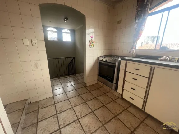 Imagem Casa Comercial para locação próximo a Samuel Martins com vagas de 45 na frente para estacionamento de cliientes