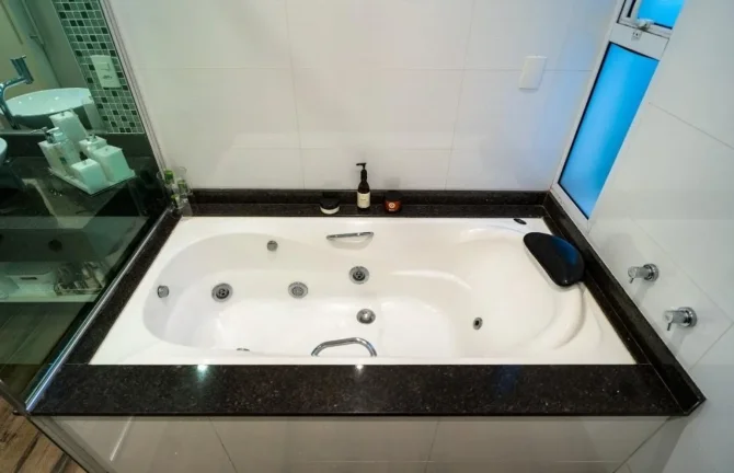 Imagem Casa em Condomínio de Luxo em Itapeva, Votorantim-SP: 3 Quartos, 3 Suítes, 4 Vagas de Garagem, 280m² de Área!