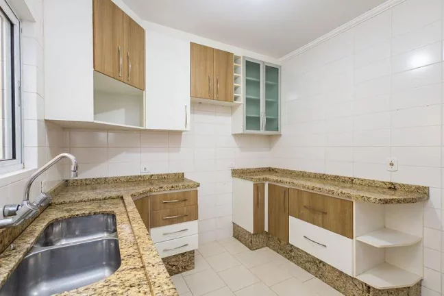 Imagem Sobrado à Venda – Santo Inácio, Curitiba | 3 Quartos e 3 Vagas