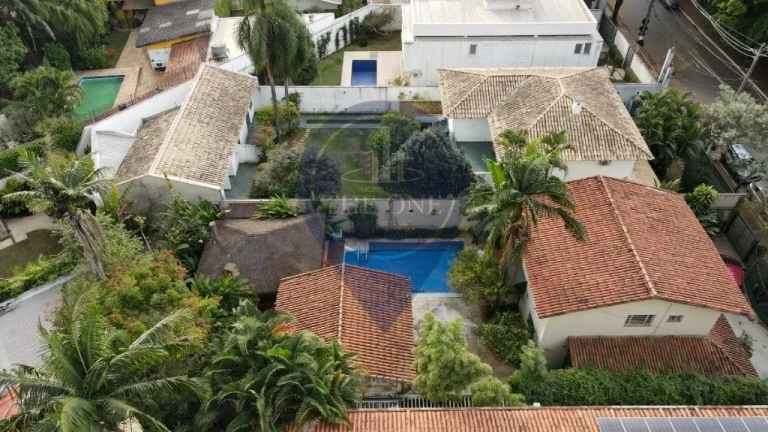 Imagem Casa à venda em Alto de Pinheiros, São Paulo-SP: 4 quartos, 2 suítes, 2 salas, 6 banheiros, 6 vagas, 198m². Venha Conferir!