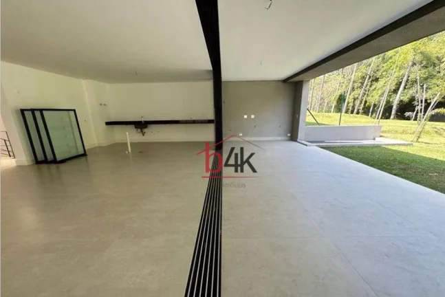 Imagem Casa em condomínio fechado com 828m² - Venda