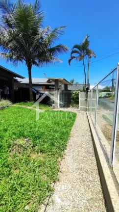 Imagem Casa à venda no bairro Saguaçú com 190m²
