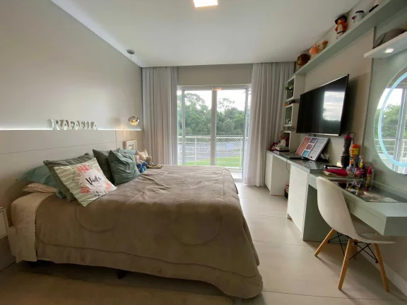 Imagem Casa mobiliada no Condomínio Caledônia com 4 suítes e 4 vagas de garagem em Camboriú-SC