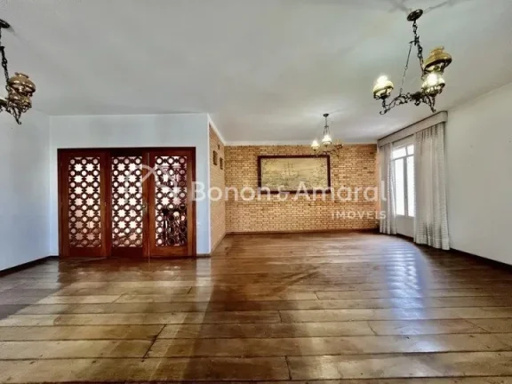 Imagem Casa com 5 dormitórios, sendo 3 suítes, e projetada com acessibilidade para deficientes (PcD). O i...