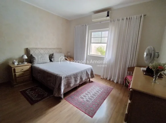 Imagem Encontre o Seu Novo Lar ou Espaço Comercial no Taquaral! 

Esta casa incrível no Taquaral é perfe...