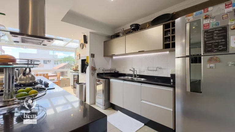 Imagem Sobrado com 3 dormitórios à venda, 323 m² por R$ 1.299.000,00 - Bacacheri - Curitiba/PR