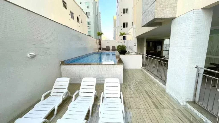 Imagem Apartamento mobiliado de alto padrão com 4 dormitórios e 3 vagas no Centro de Balneário Camboriú