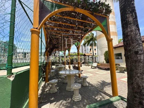 Imagem APTO TÉRREO COM 2 QUARTOS, SALA 2 AMBIENTES E MERCADO NO CONDOMÍNIO | ACEITA FINANCIAMENTO.