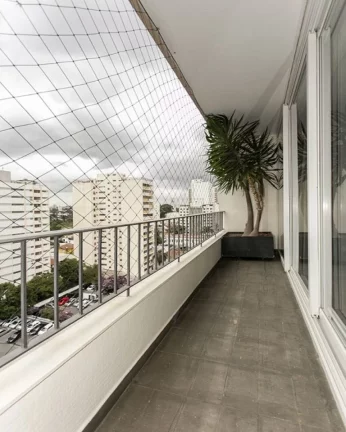 Imagem Apartamento amplo, living para 02 ambientes, piso de tacos, 03 dormitórios com armários, 02 banhei...