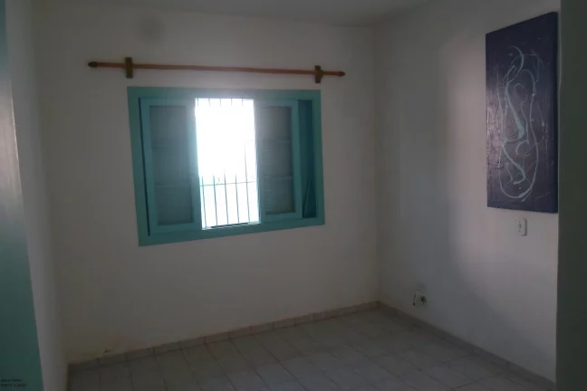 Imagem Casa com edícula a 200m da praia à venda em Peruíbe.