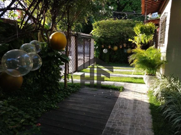 Imagem Casa de 330m² à venda, com 4 Quartos e 6 Salas, localizada no Poço, Recife - Pernambuco.