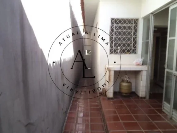 Imagem Casa Versátil com 3 Dormitórios: Ideal para Uso Comercial ou Residencial!