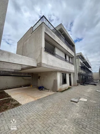 Imagem Estuda Permuta - Sobrado Triplex em Condomínio Fechado - 3 quartos, suíte, terraço gourmet e 3 vagas à venda no Jardim Social