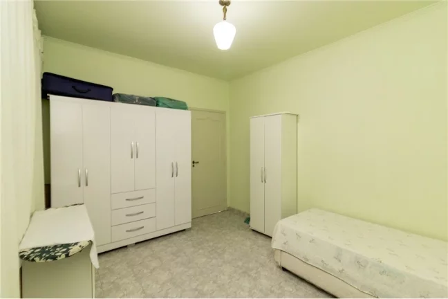 Imagem Sobrado com 5 casas e 1 galpão - Oportunidade de investimento ou moradia