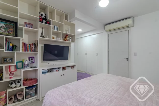 Imagem Casa com 4 dormitórios, 2 suítes, terraço e espaço gourmet no Tristeza

Casa em condomínio fech...