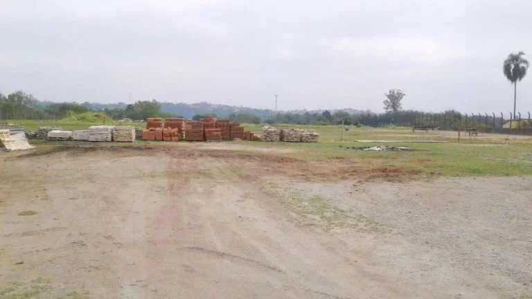 Imagem Área comercial à venda, Parque Santa Rosa, Suzano, com 100 metros de Frente para a Estrada dos Fernandes.