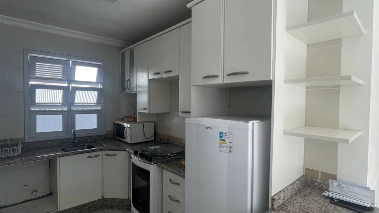 Imagem Apartamento Térreo à Venda com 3 Dormitórios em Canasvieiras – Florianópoli