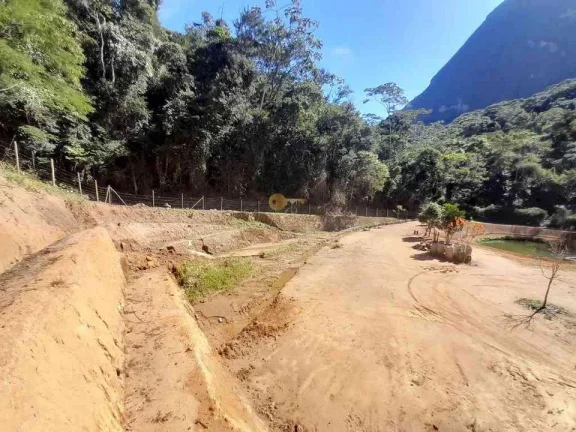 Imagem Casa em Condomínio para Venda em Teresópolis / RJ no bairro Três Córregos