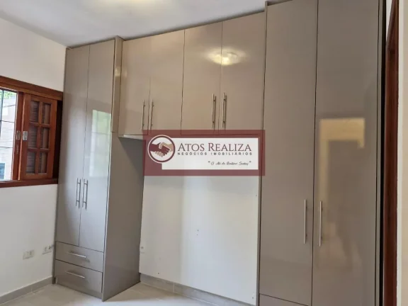 Sobrado à venda em Vila do Encontro, SP | 2 dorms, suíte
