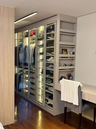 Imagem Apartamento com 190 M² com 3 dormitórios sendo os 3 suítes, 2 banheiros, sala, cozinha, varanda, ...