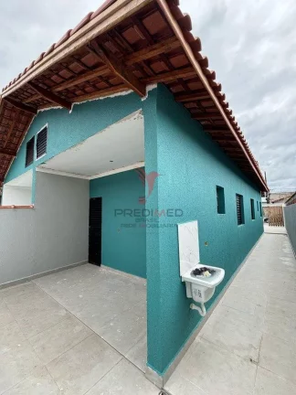 Imagem Linda casa de 2 quartos , com piscina, área gourmet,á venda em Itanhaém